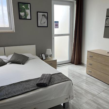 F5 Room 1, Private Double Room With Private Bathroom And Balcony In Shared Flat Мсида Екстериор снимка
