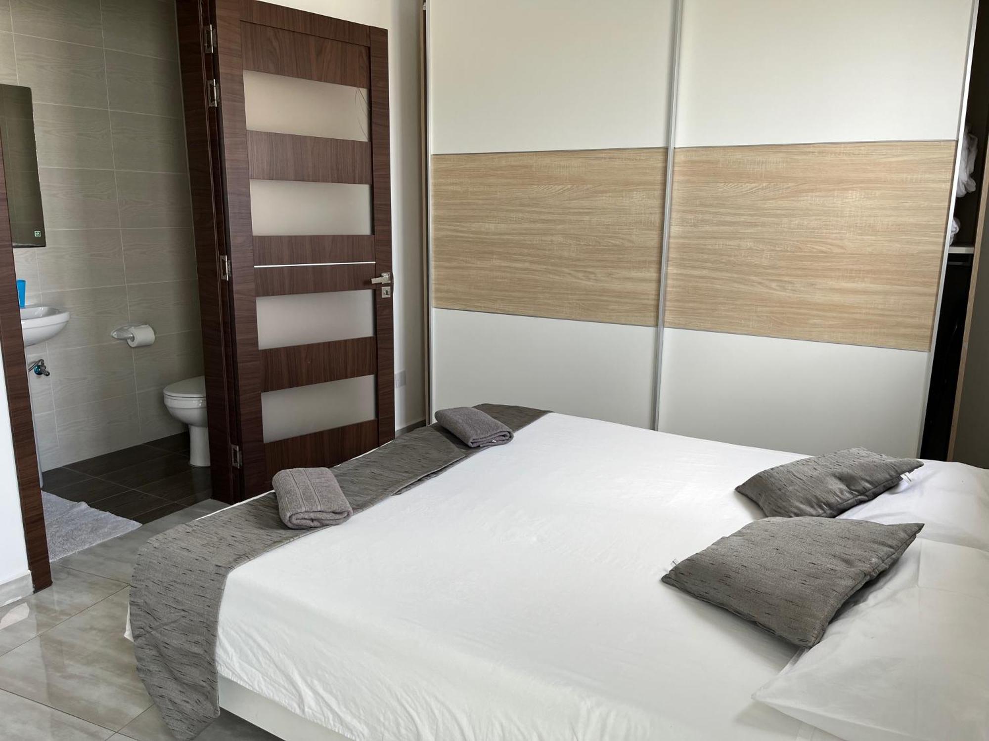 F5 Room 1, Private Double Room With Private Bathroom And Balcony In Shared Flat Мсида Екстериор снимка